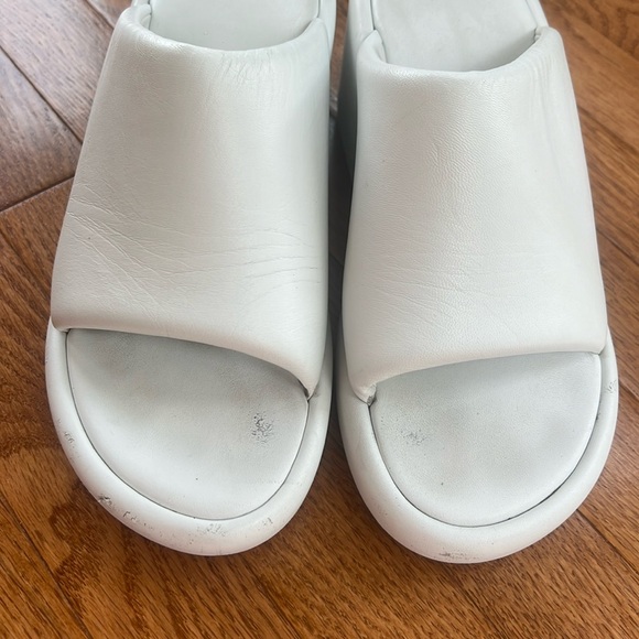 Balenciaga Slide - Picture 2 of 7